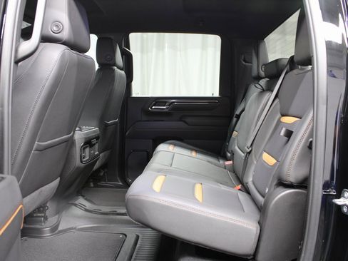 Used 2024 GMC Sierra 2500 AT4 image 10