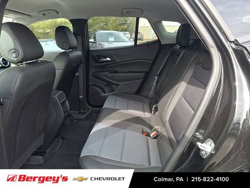 Certified 2025 Chevrolet Trax LT w/ LT Convenience Package image 11