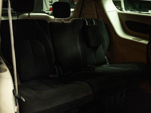 Used 2023 Chrysler Voyager LX FWD image 11