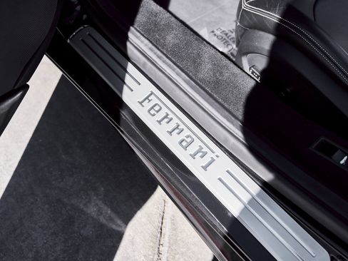 Used 2018 Ferrari 488 Spider image 39