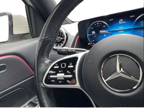 Used 2022 Mercedes-Benz GLB 250 4MATIC w/ Premium Package Lite image 39
