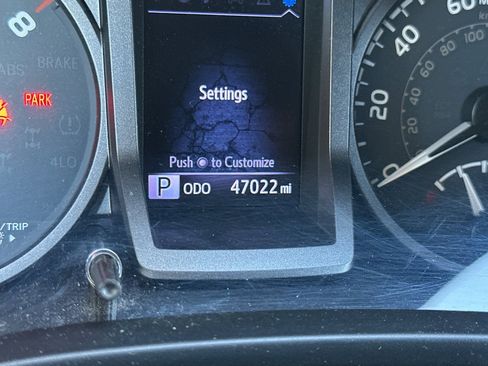 Used 2016 Toyota Tacoma TRD Sport AWD/4WD image 23