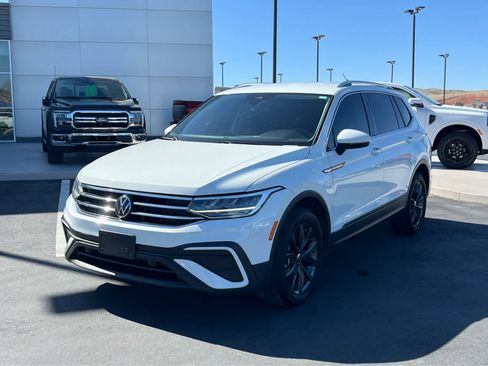 Used 2022 Volkswagen Tiguan SE image 2