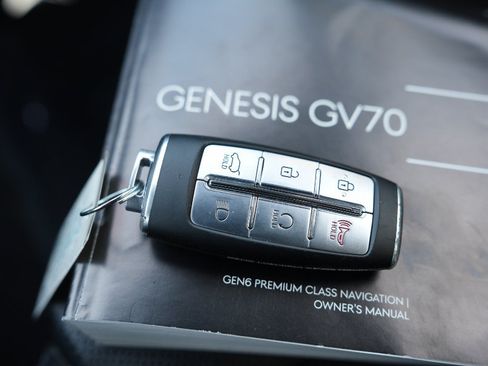 Used 2025 Genesis GV70 2.5T AWD/4WD image 33