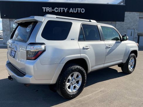 Used 2014 Toyota 4Runner SR5 image 7