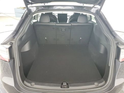Used 2021 Tesla Model Y Long Range image 30