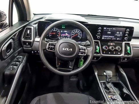 Used 2022 Kia Sorento LX image 18