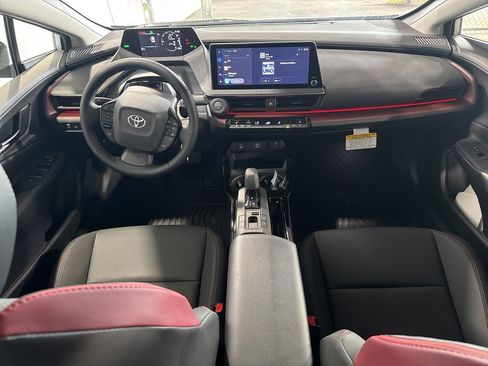 Used 2025 Toyota Prius XSE image 31