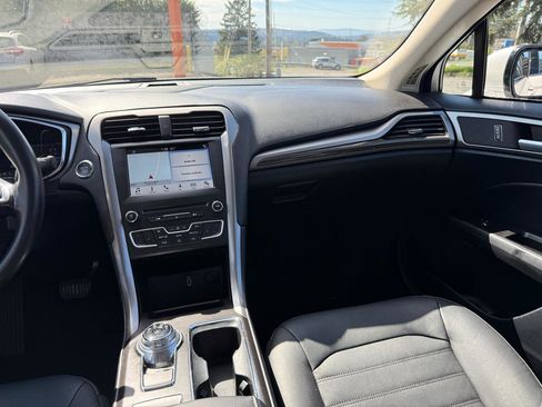 Used 2017 Ford Fusion Energi SE image 24