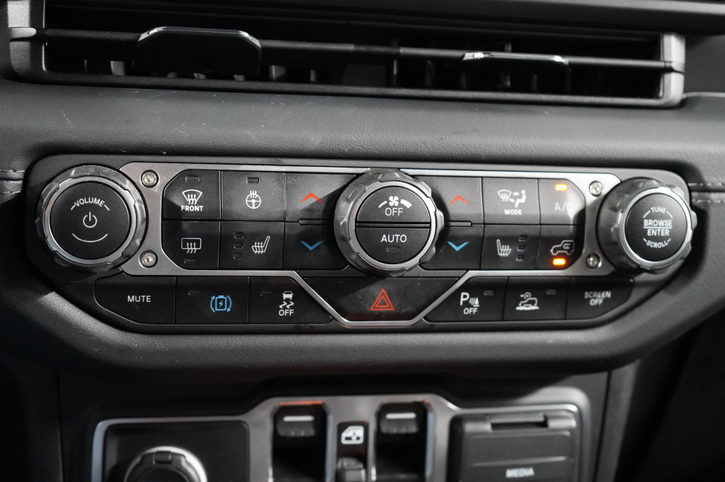 Used 2024 Jeep Wrangler High Altitude AWD/4WD image 24
