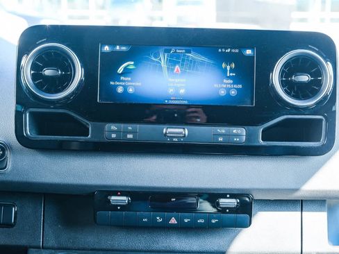 Used 2023 Mercedes-Benz Sprinter 2500 image 12