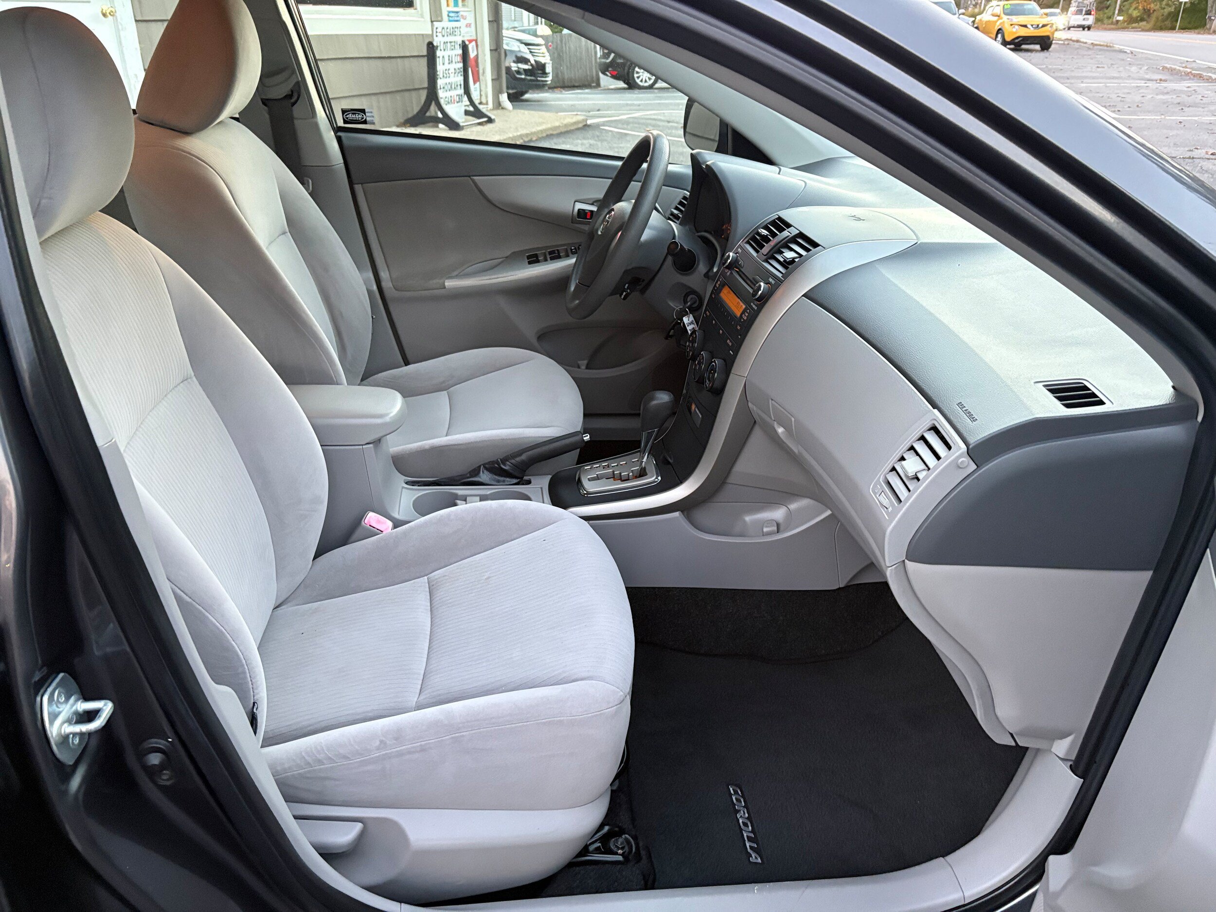 Used 2010 Toyota Corolla LE w/ All Weather Guard Pkg FWD image 22