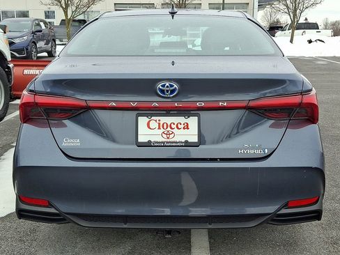Used 2022 Toyota Avalon XLE w/ Moonroof Package image 4