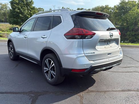 Used 2020 Nissan Rogue SV w/ Premium Package AWD/4WD image 3