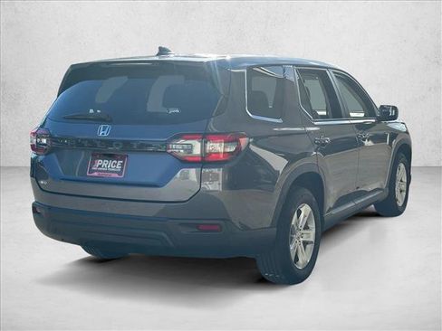 Used 2023 Honda Pilot LX image 5