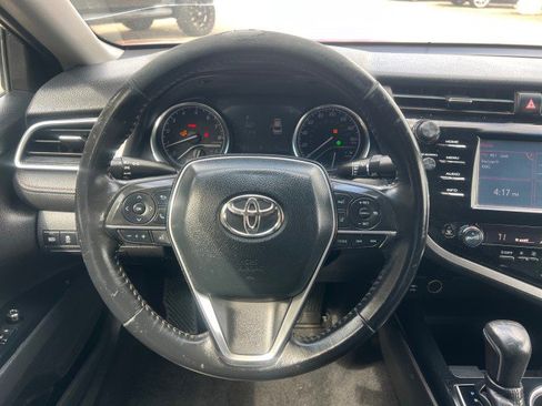 Used 2018 Toyota Camry XLE image 17
