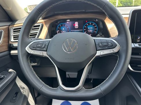 Used 2024 Volkswagen Atlas SE AWD/4WD image 19