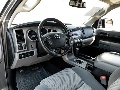 Used 2013 Toyota Tundra 4x4 CrewMax image 3