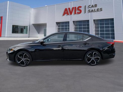 Used 2025 Nissan Altima 2.5 SR FWD image 10