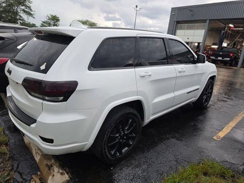 Used 2017 Jeep Grand Cherokee Altitude AWD/4WD image 5