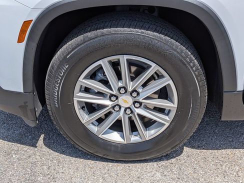 Used 2023 Chevrolet Traverse LT FWD image 12