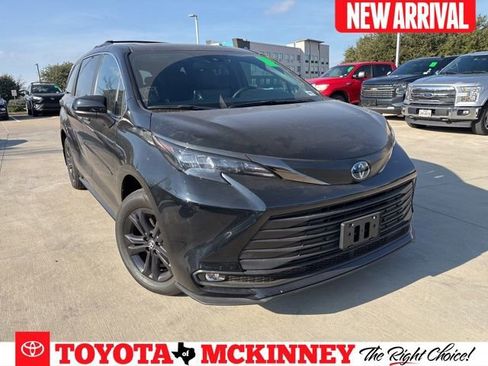 Used 2024 Toyota Sienna XLE Woodland Edition image 1