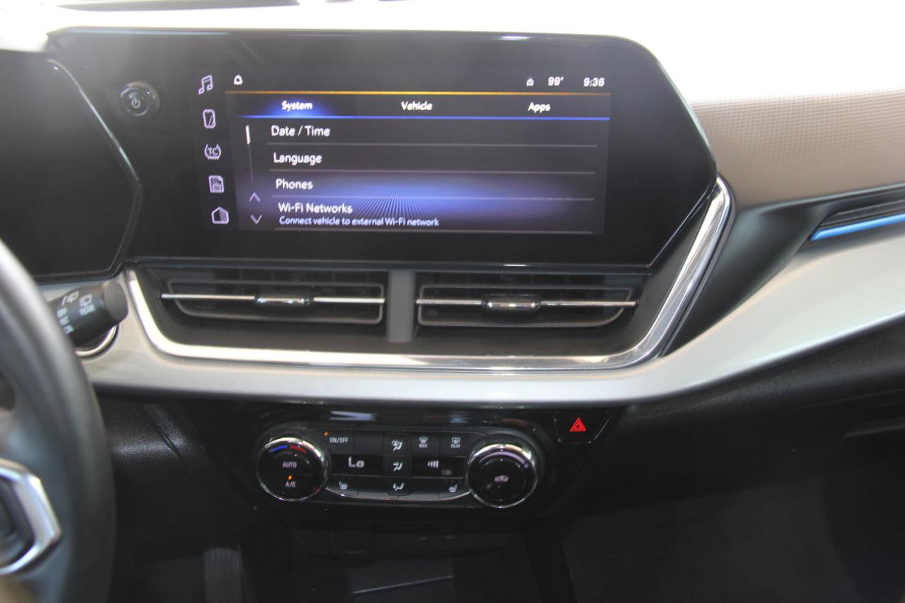 Used 2025 Chevrolet Trax LT w/ LT Convenience Package FWD image 14