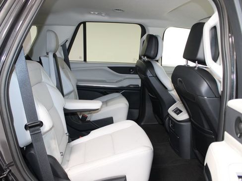 New 2026 Lincoln Navigator Premiere AWD/4WD image 33