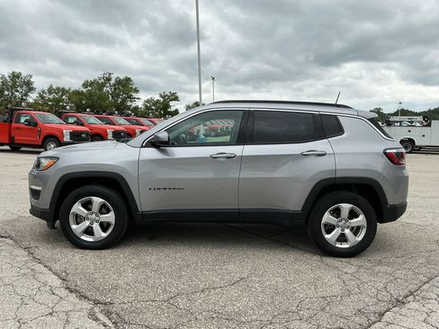 Used 2019 Jeep Compass Latitude AWD/4WD image 2