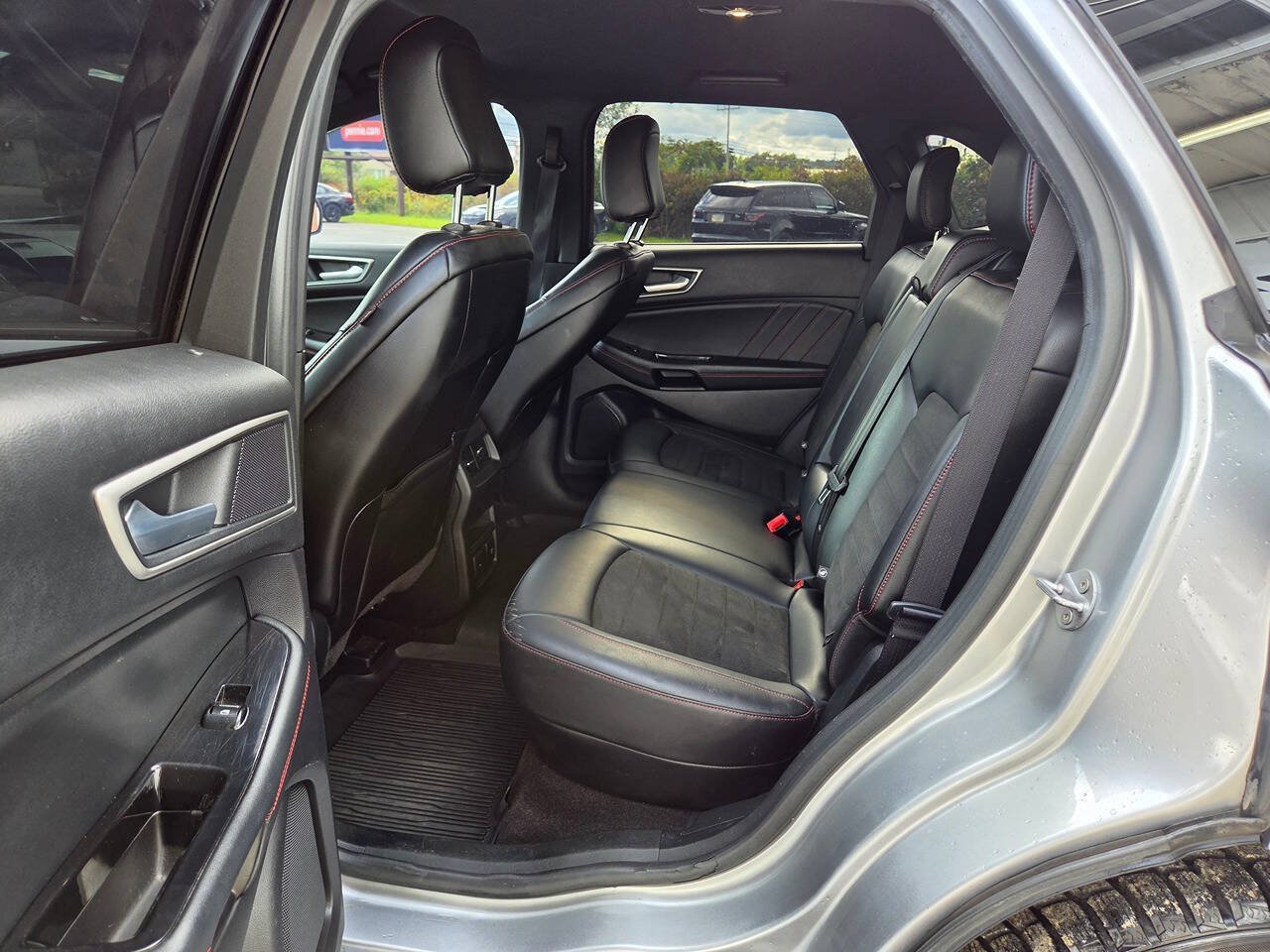 Used 2020 Ford Edge ST-Line w/ Cold Weather Package AWD/4WD image 9