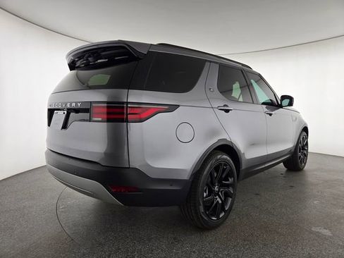 New 2025 Land Rover Discovery S image 8