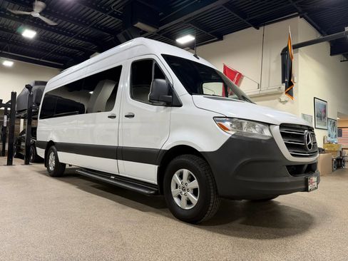 Used 2019 Mercedes-Benz Sprinter 2500 image 6