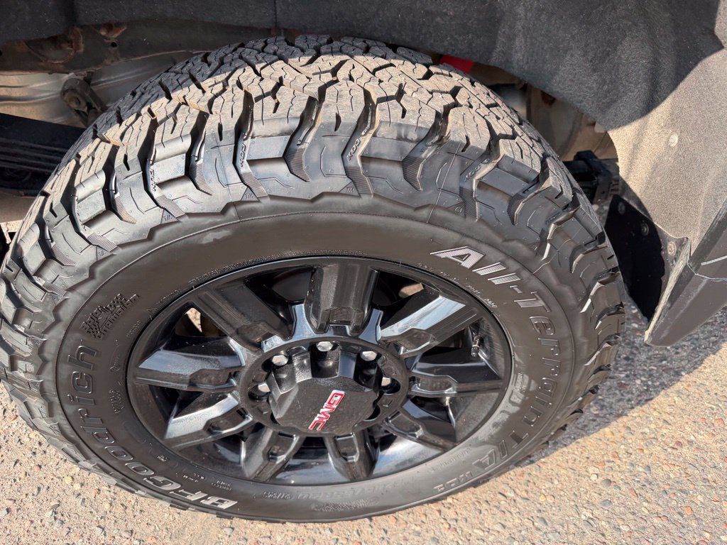 Used 2024 GMC Sierra 2500 AT4 w/ AT4 Premium Plus Package AWD/4WD image 19