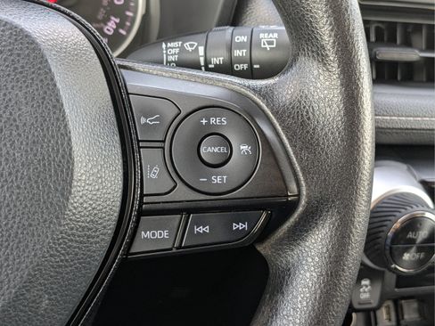 Used 2021 Toyota RAV4 XLE FWD image 28
