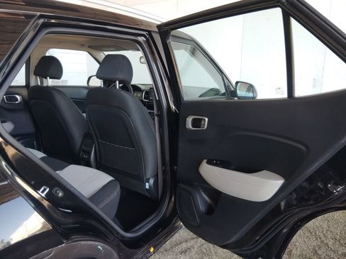 Used 2025 Hyundai Venue SEL FWD image 14