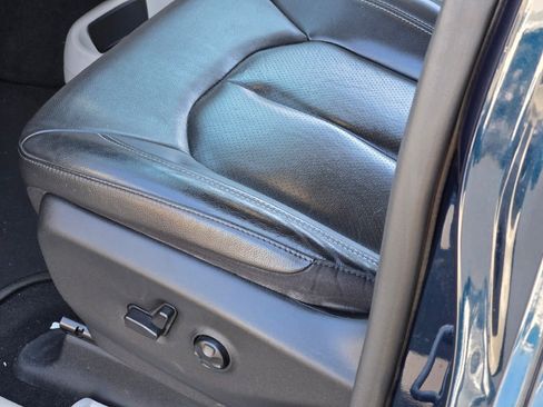 Used 2022 Chrysler Pacifica Touring-L FWD image 21
