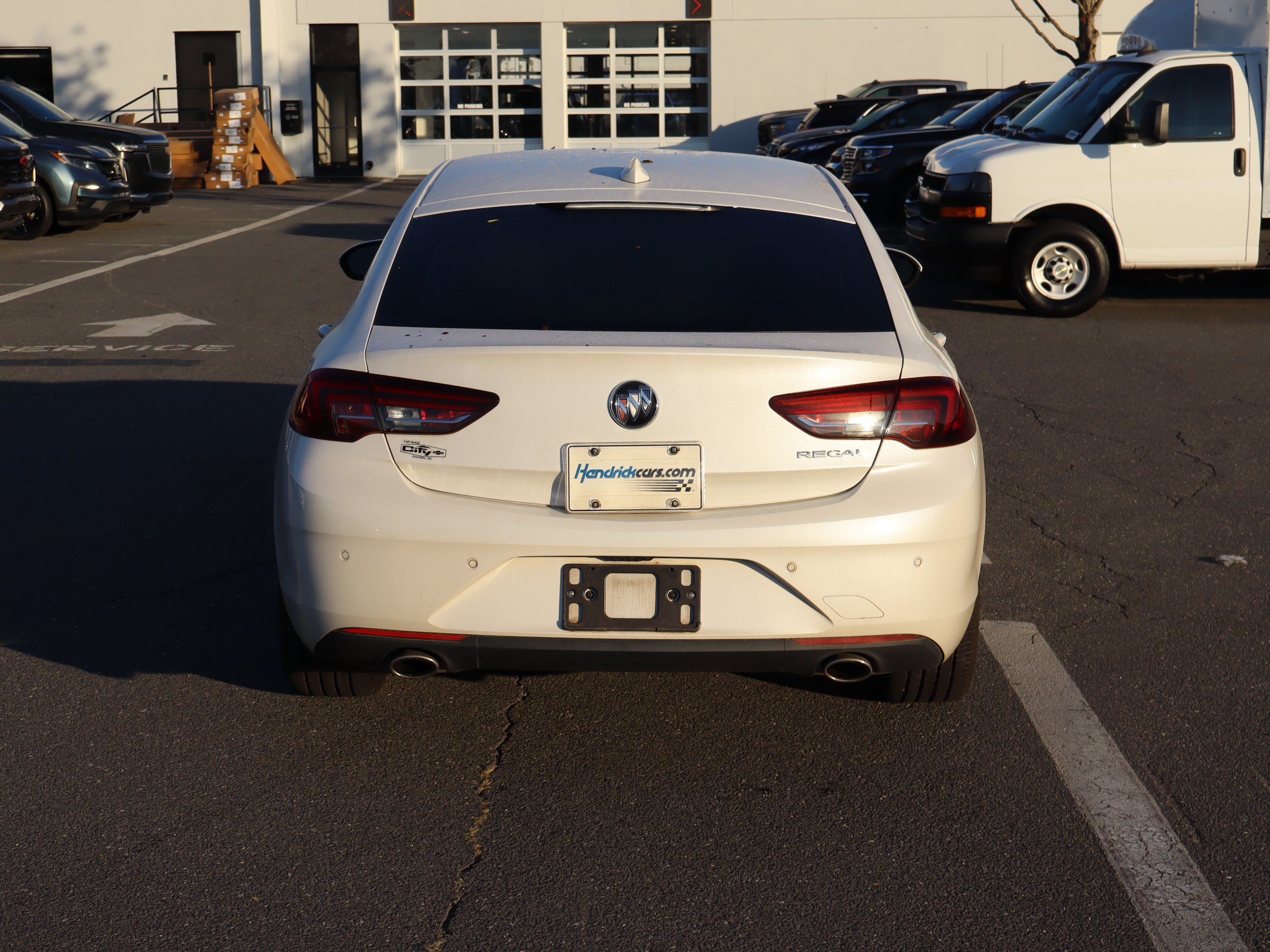 Used 2019 Buick Regal Essence w/ Driver Confidence Package I FWD image 9