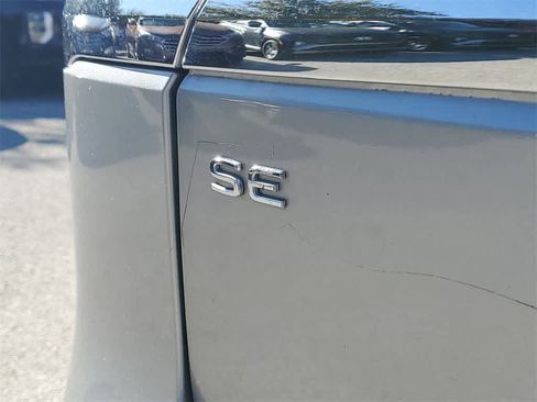 Used 2022 Volkswagen Atlas SE w/ Black Wheel Package image 6