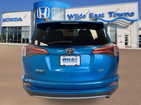 Used 2018 Toyota RAV4 XLE image 7
