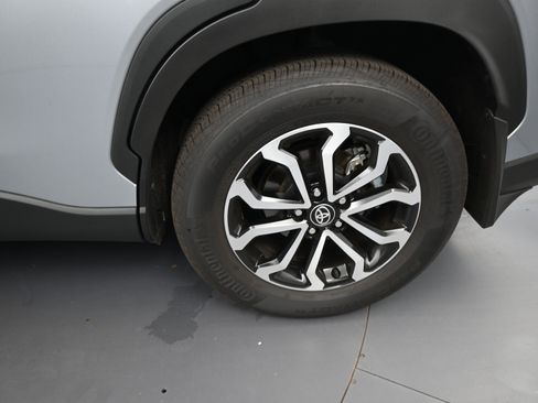 Certified 2025 Toyota Corolla Cross SE image 20