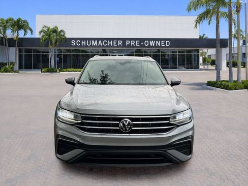 Used 2023 Volkswagen Tiguan SE FWD image 2