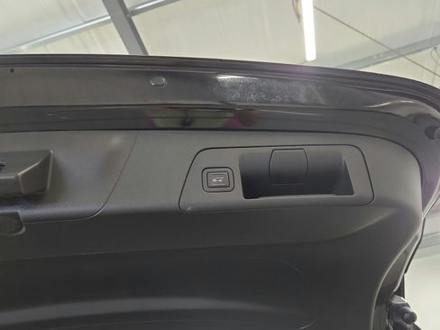Used 2023 Buick Envision Avenir FWD image 37