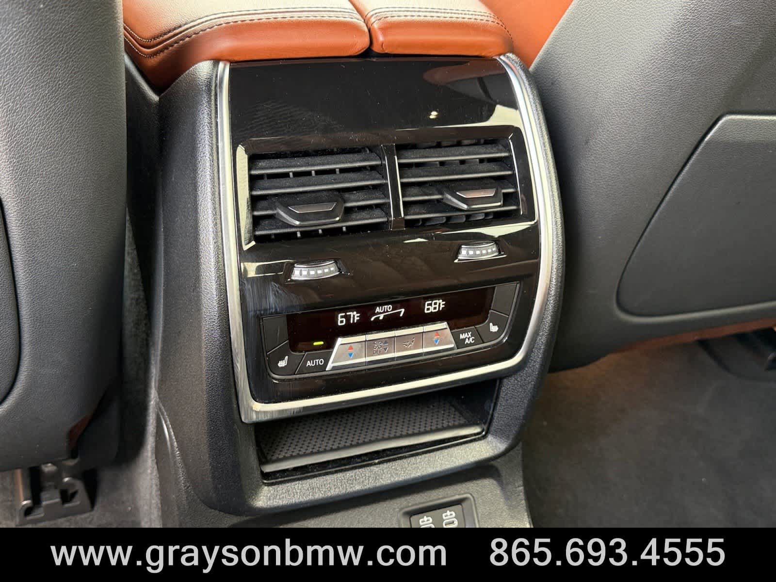 Used 2022 BMW X7 M50i w/ Luxury Seating Package AWD/4WD image 21
