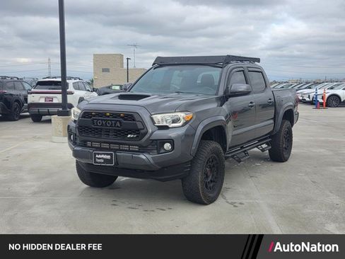 Used 2017 Toyota Tacoma TRD Sport w/ Tow Package RWD image 1