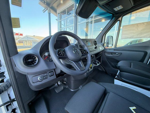 Used 2024 Mercedes-Benz Sprinter 4500 image 13