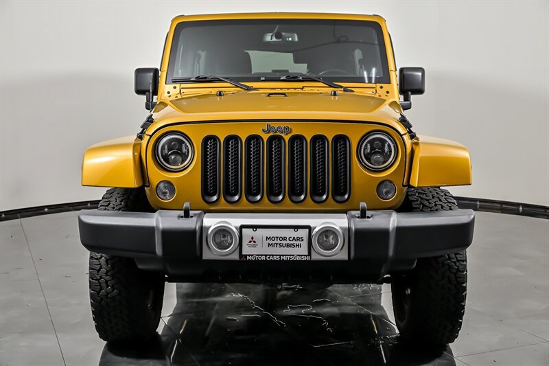 Used 2014 Jeep Wrangler Unlimited Sahara w/ Dual Top Group AWD/4WD image 4