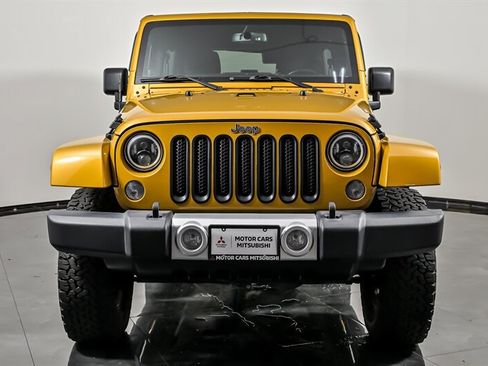 Used 2014 Jeep Wrangler Unlimited Sahara w/ Dual Top Group AWD/4WD image 4
