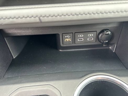 Used 2023 Toyota Highlander LE AWD/4WD image 28