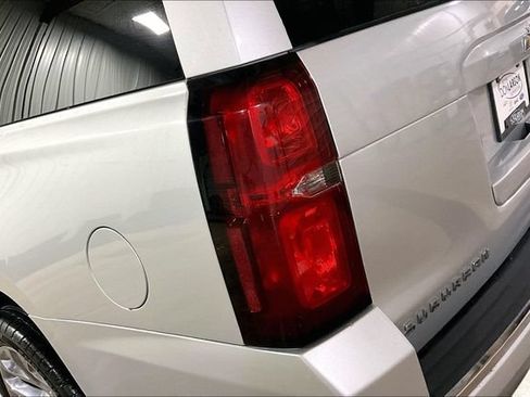 Used 2018 Chevrolet Suburban Premier AWD/4WD image 8