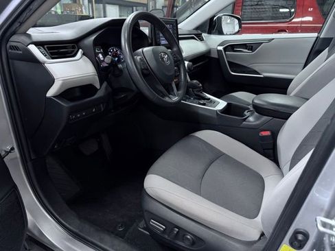 Used 2022 Toyota RAV4 XLE w/ XLE Grade Weather Package AWD/4WD image 17